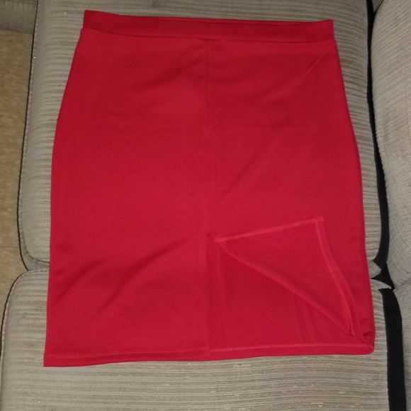 PLUS SIZE RED PENCIL SKIRT - Picture 2 of 3